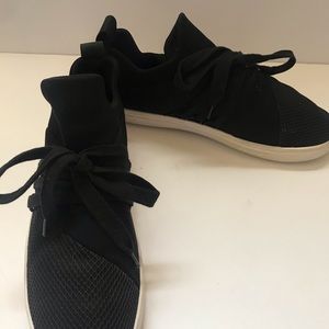 Steve Madden “Lancer” Black Sneaker